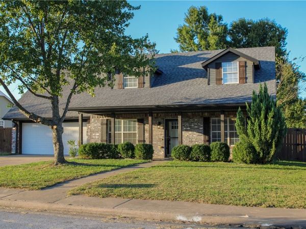 2711 Bishop Drive , Rogers, AR 72756