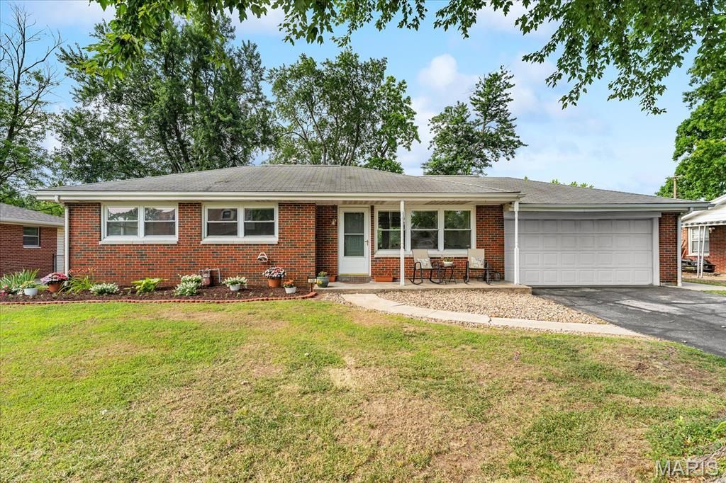 108 Dorchester Drive, Belleville, IL 62223 Main Photo