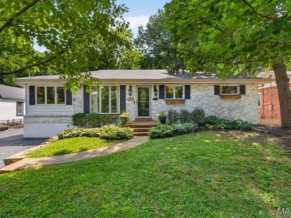 1126 Des Peres Avenue, Rock Hill, MO 63119