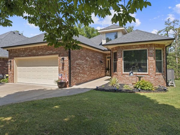 58521 E 295 , Grove, OK 74344