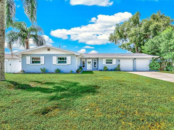 2165 CAMPUS DRIVE , CLEARWATER, FL 33764