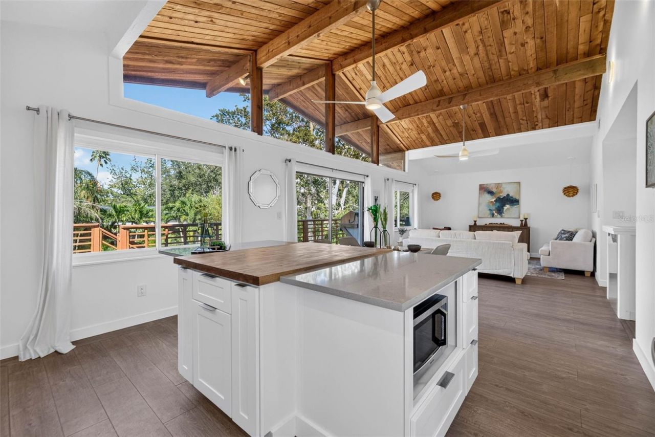 1300 Pleasant Way S, Saint Petersburg, FL 33705 Photo