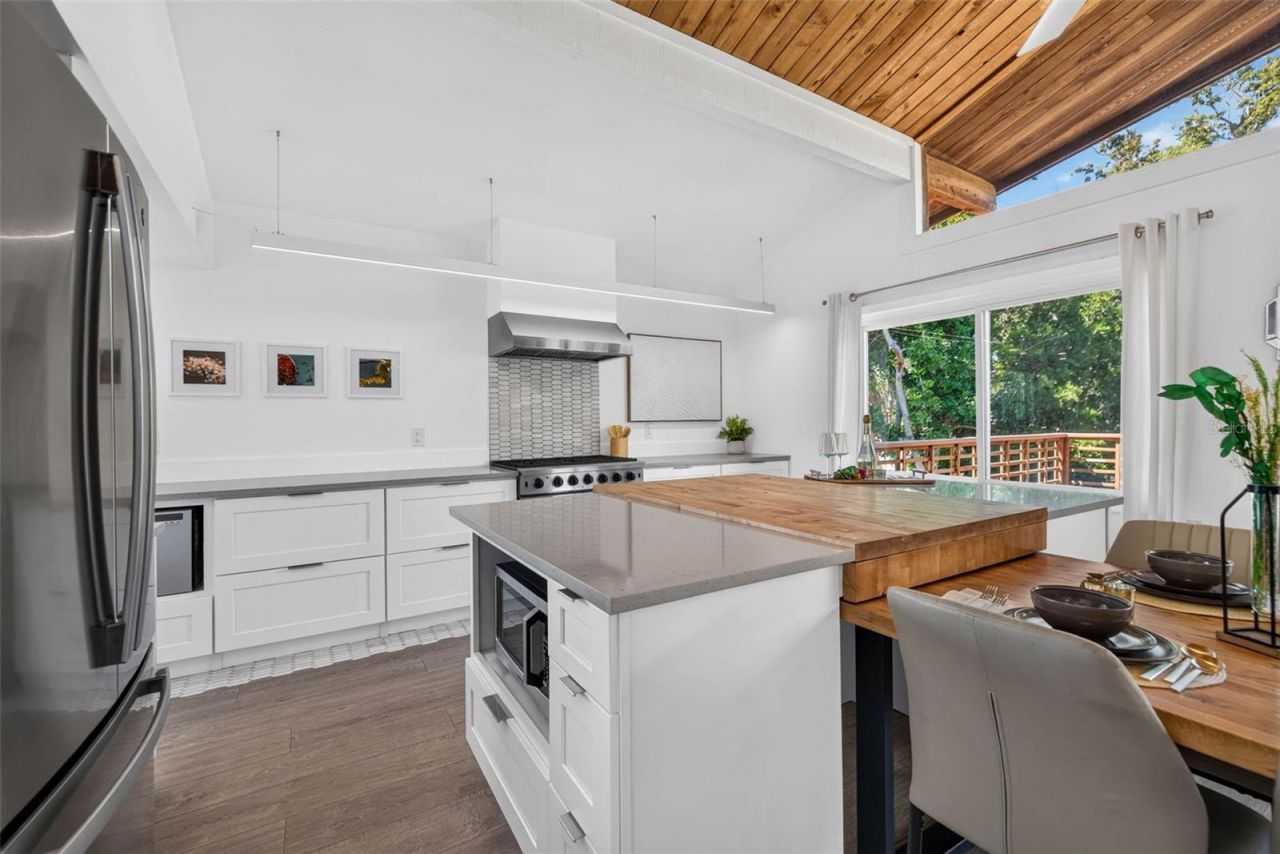 1300 Pleasant Way S, Saint Petersburg, FL 33705 Photo