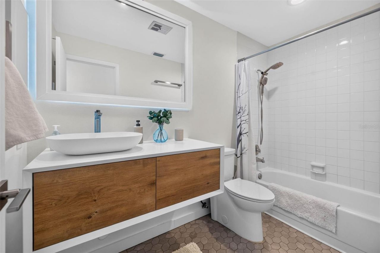 1300 Pleasant Way S, Saint Petersburg, FL 33705 Photo