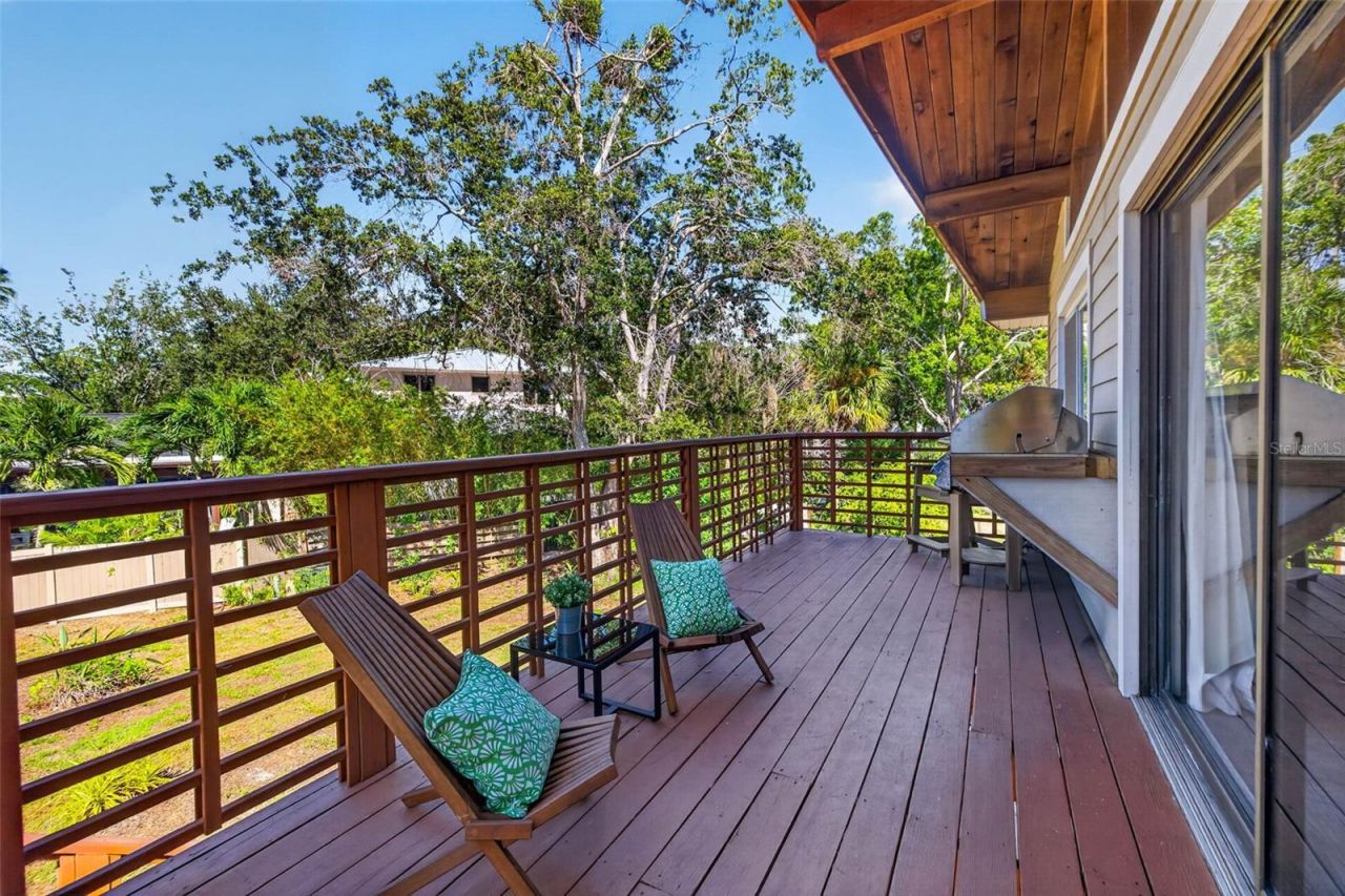 1300 Pleasant Way S, Saint Petersburg, FL 33705 Photo