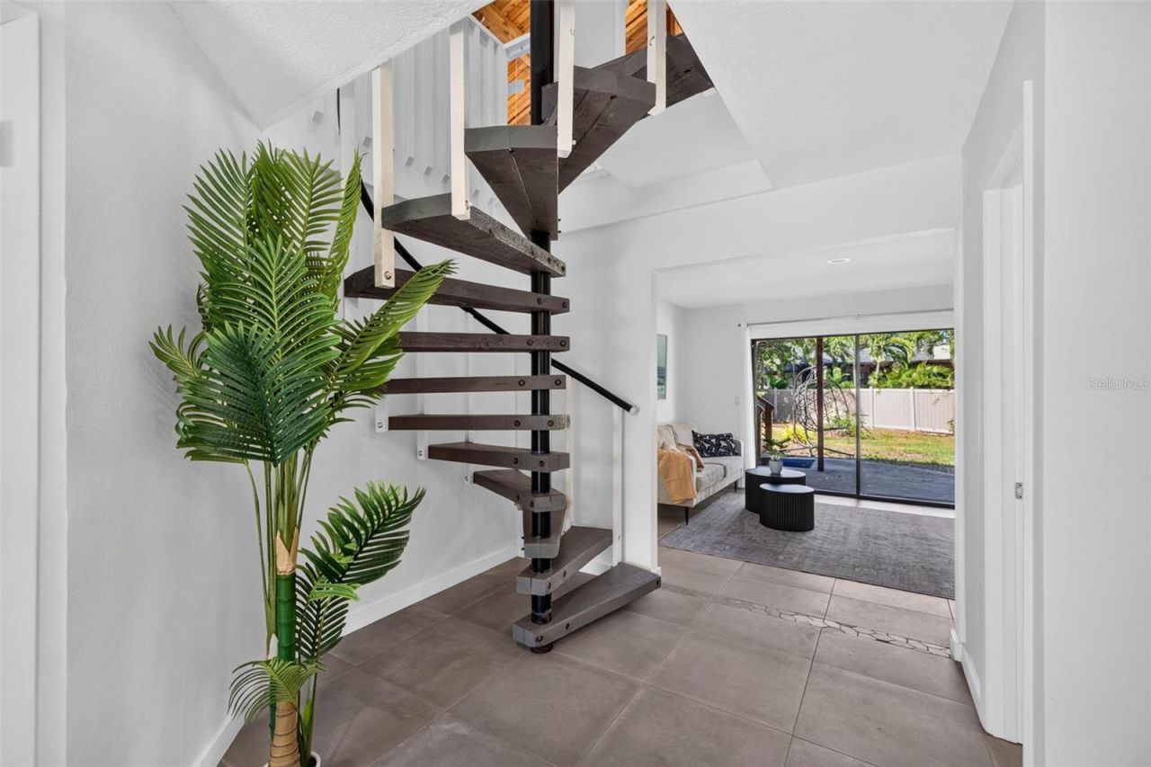 1300 Pleasant Way S, Saint Petersburg, FL 33705 Photo