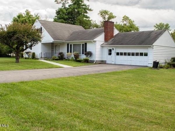 72 Meadow Lane, Queensbury, NY 12804