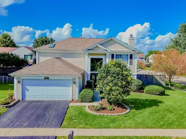 1301 Big Oak Trail, Aurora, IL 60506
