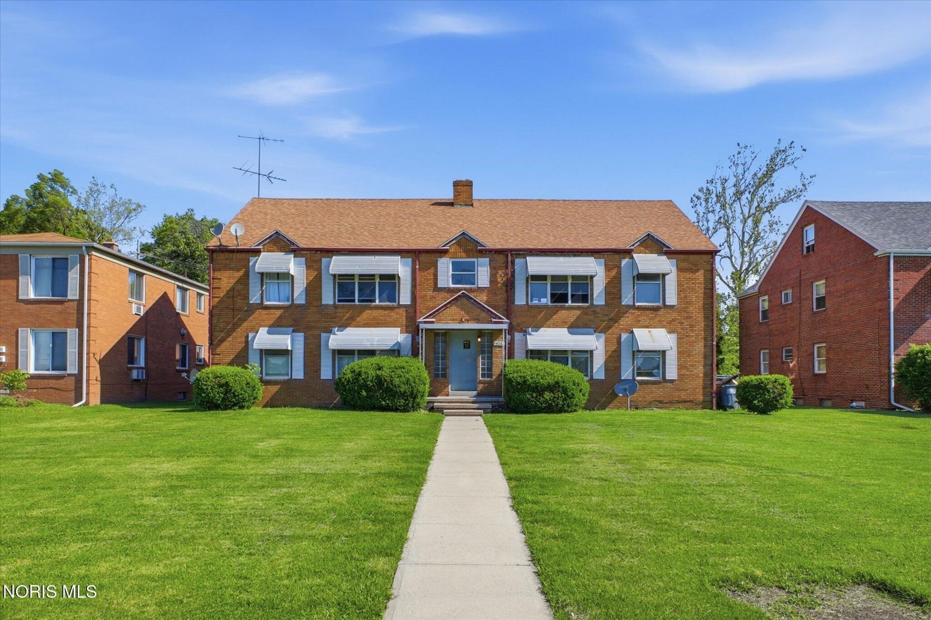 1384 N Cove Boulevard, Toledo, OH 43606 Main Photo