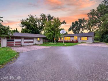 26700 Allen Road, Woodhaven, Mi 48183