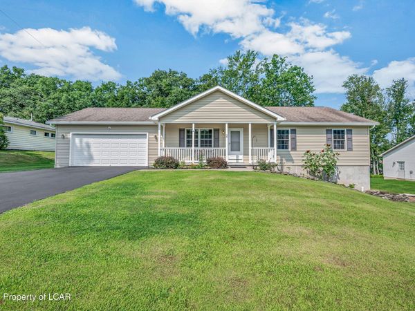 38 Lee Avenue, Mountain Top, PA 18707