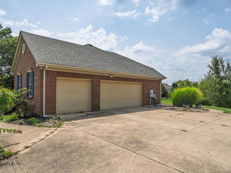 5593 Eden Ridge Drive, Green Township, OH 45247 Photo 38