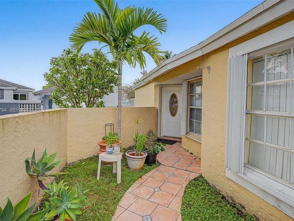 14963 SW 74th Ter , Miami, FL 33193