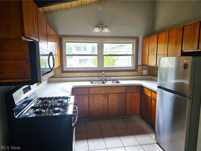 504 Larkin Avenue, Akron, OH 44305 Photo 5