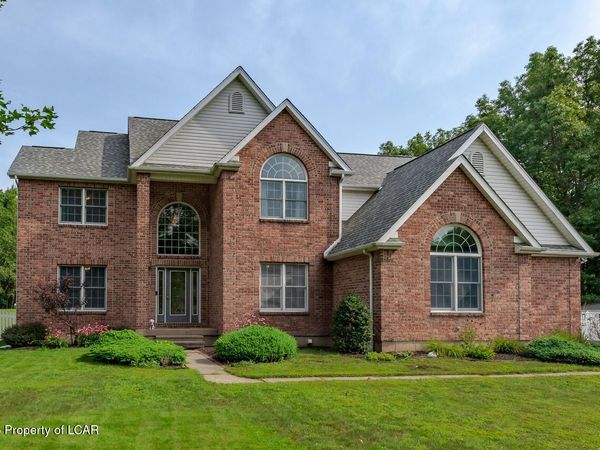 29 Crescent Road, Freeland, PA 18224