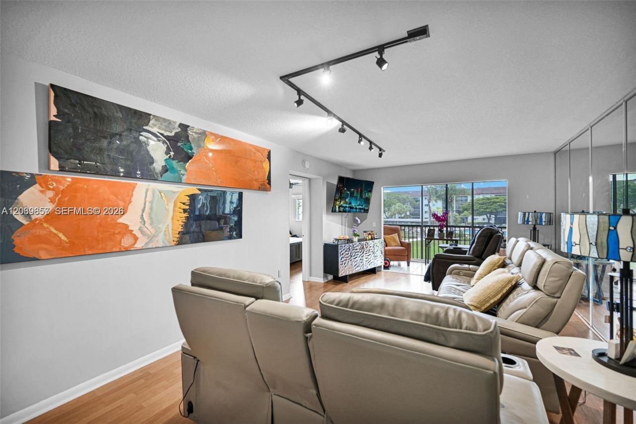 12750 SW 15th St , Unit 204D, Pembroke Pines, FL 33027 Photo
