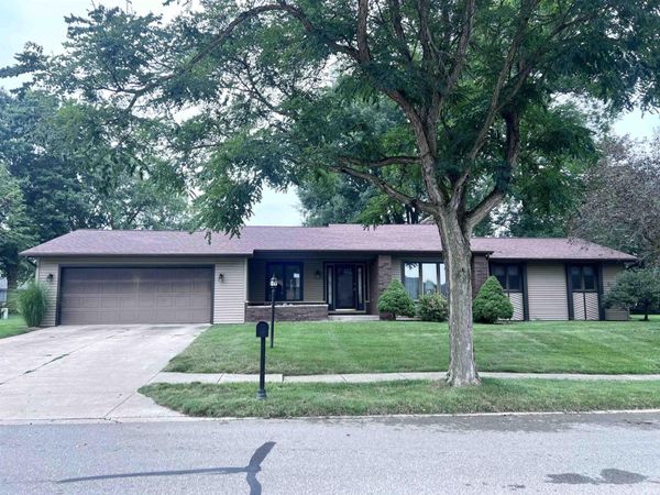 3815 Bent Oak Trail, Elkhart, IN 46517
