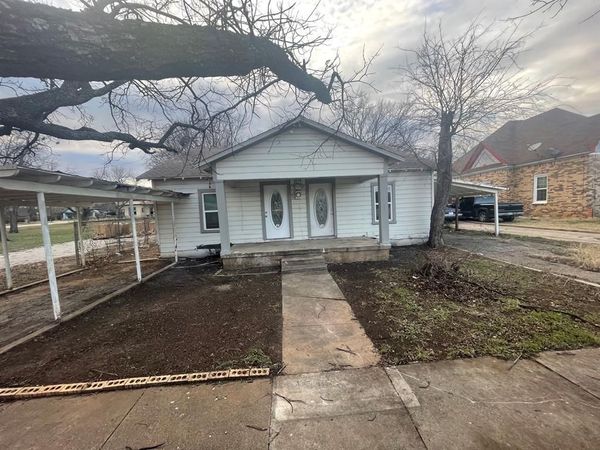 113 N Nueces, Coleman, TX 76834