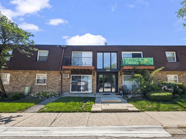 765 GROVE Drive , Unit 103, Buffalo Grove, IL 60089