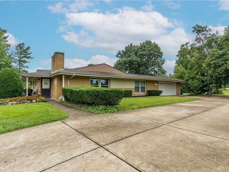 2165 Brookridge Drive, Beavercreek, OH 45431 Photo 2