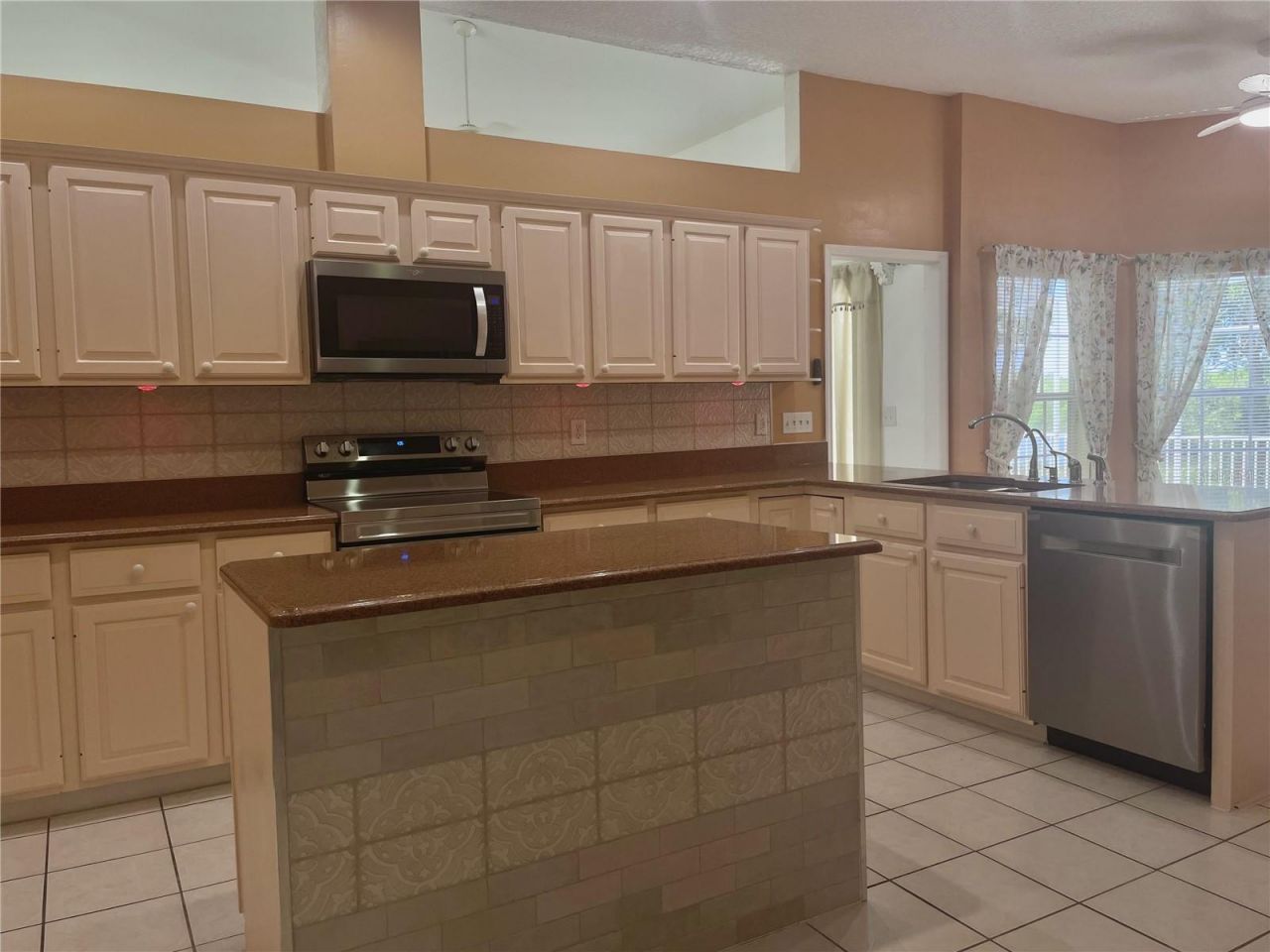 7116 Pebble Beach Lane, Seminole, FL 33777 Photo