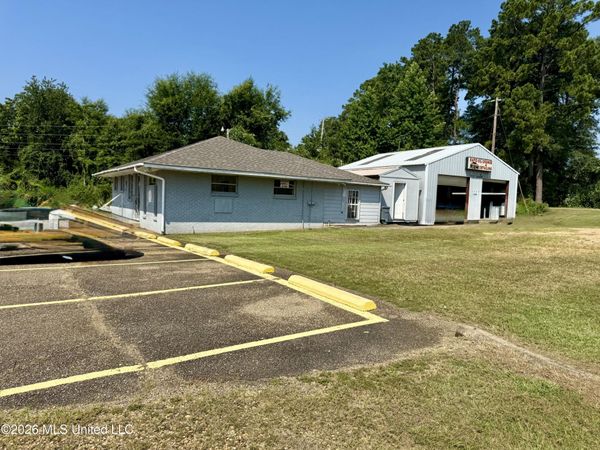 115 Columbia Avenue, Prentiss, MS 39474