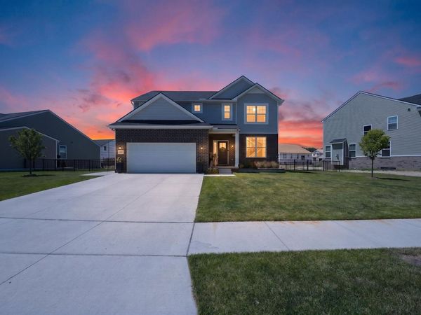 51681 Maple Leaf Drive, Macomb, MI 48042