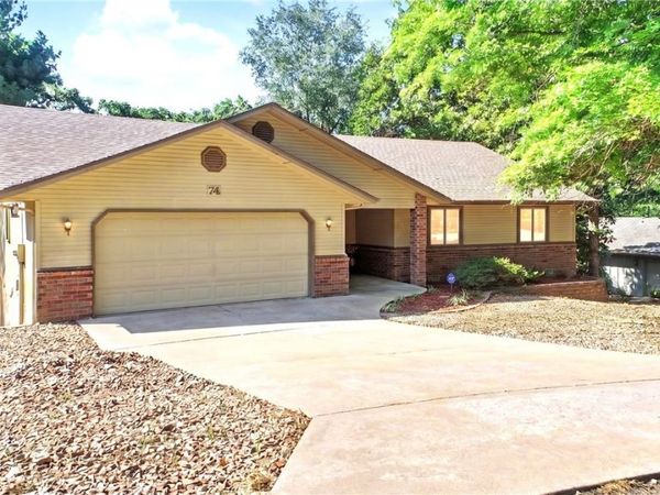 74 Churchill Drive , Bella Vista, AR 72715