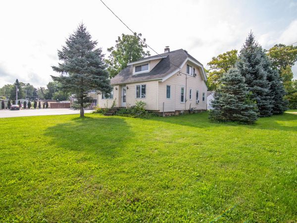 716 Glacier Rd, Pewaukee, WI 53072