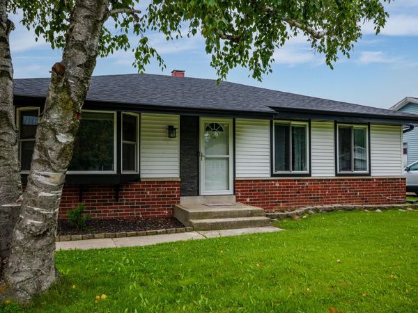 6806 Brian Dr, Caledonia, WI 53402