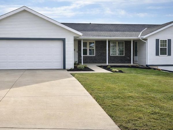 622 Lous Way, Slinger, WI 53086