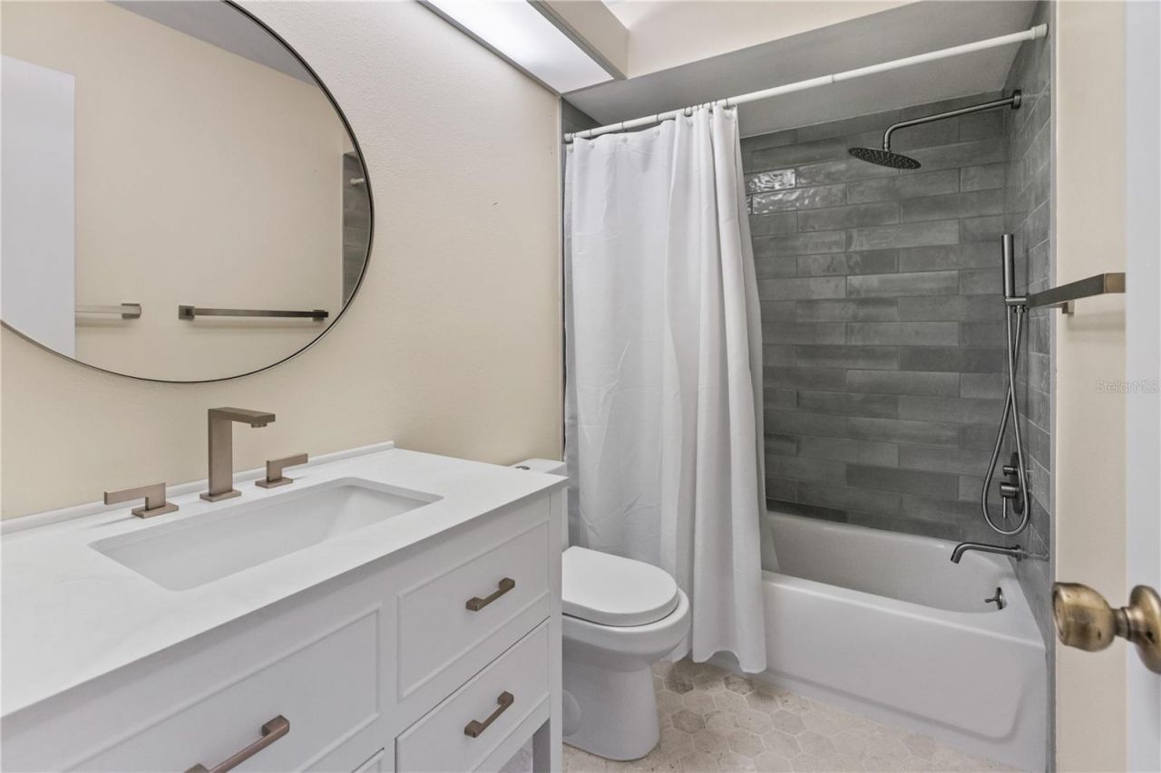 4096 Center Pointe Place, Unit 20B, Sarasota, FL 34233 Photo