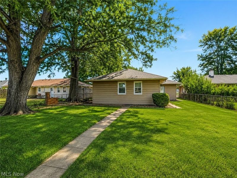 8880 W Ridgewood Drive, Parma Heights, OH 44130 Photo 16