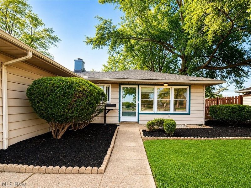 8880 W Ridgewood Drive, Parma Heights, OH 44130 Photo 2