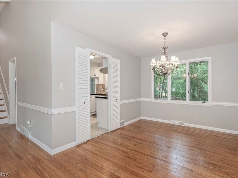 5512 Lansbury Lane, Lyndhurst, OH 44124 Photo 11