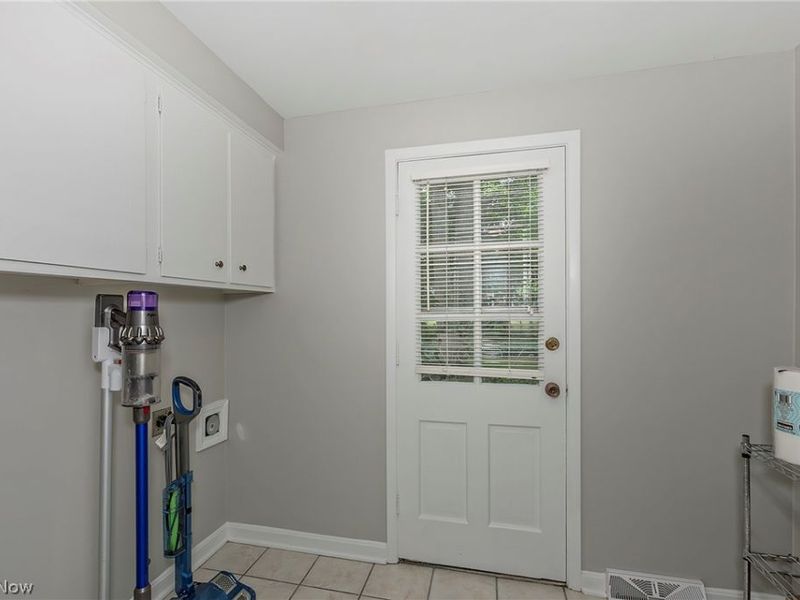 5512 Lansbury Lane, Lyndhurst, OH 44124 Photo 21