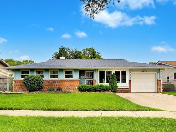75 Ridgewood Road , Elk Grove Village, IL 60007