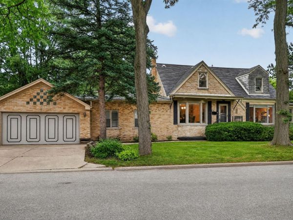 75 N 2nd Avenue , Des Plaines, IL 60016