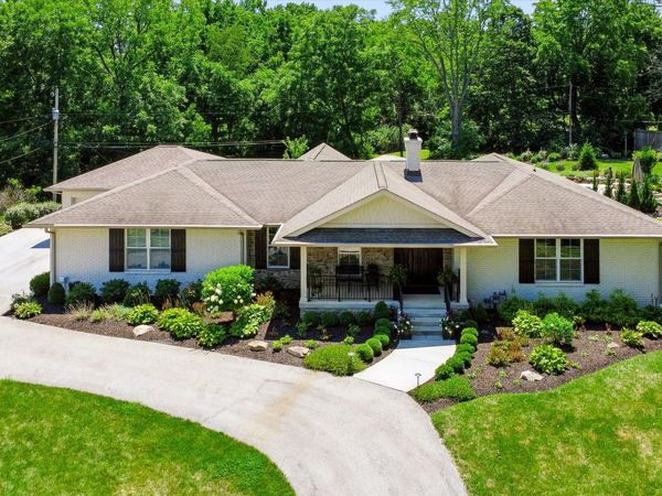 685 Terrace Drive , Zionsville, IN 46077