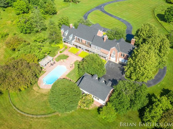560 Saddlebrook Drive NE, Ada, MI 49301