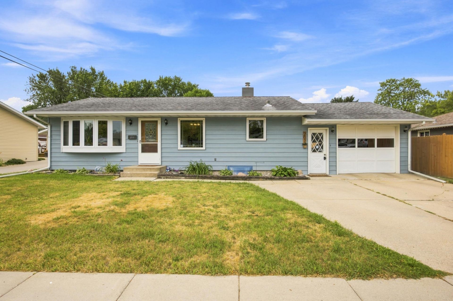 207 7th Avenue E primary photo