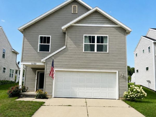 1250 Highland Hill, Lowell, MI 49331