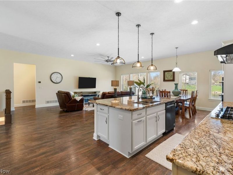 535 E Caston Road, Green, OH 44685 Photo 7