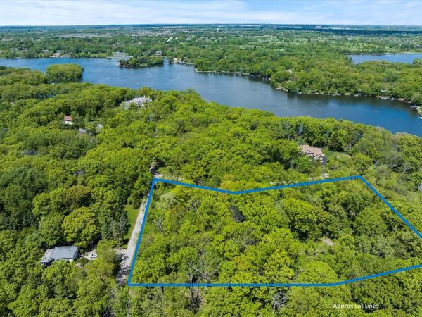 26359 N Hickory Road , Mundelein, IL 60060