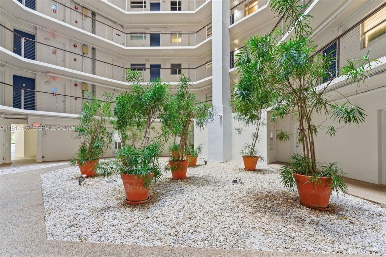 1881 Washington Avenue, Unit 4A, Miami Beach, FL 33139 Photo