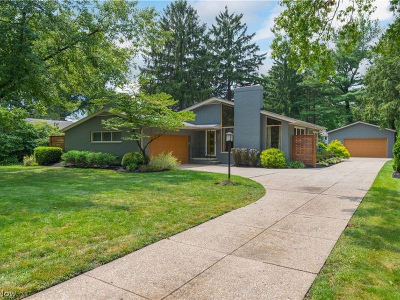 374 Bradley Road, Bay Village, OH 44140 Photo 1