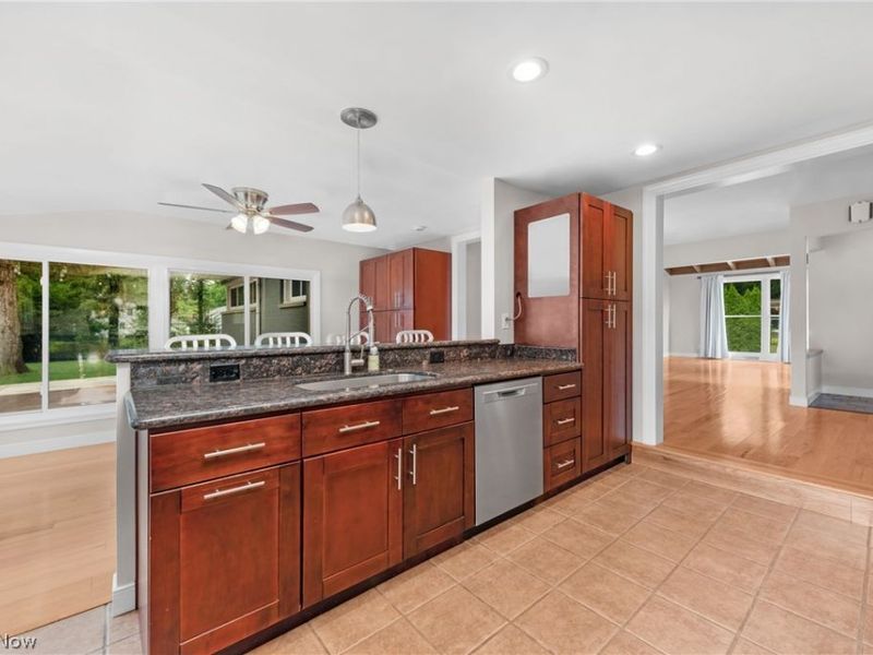 374 Bradley Road, Bay Village, OH 44140 Photo 14
