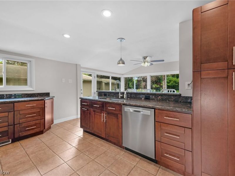 374 Bradley Road, Bay Village, OH 44140 Photo 16