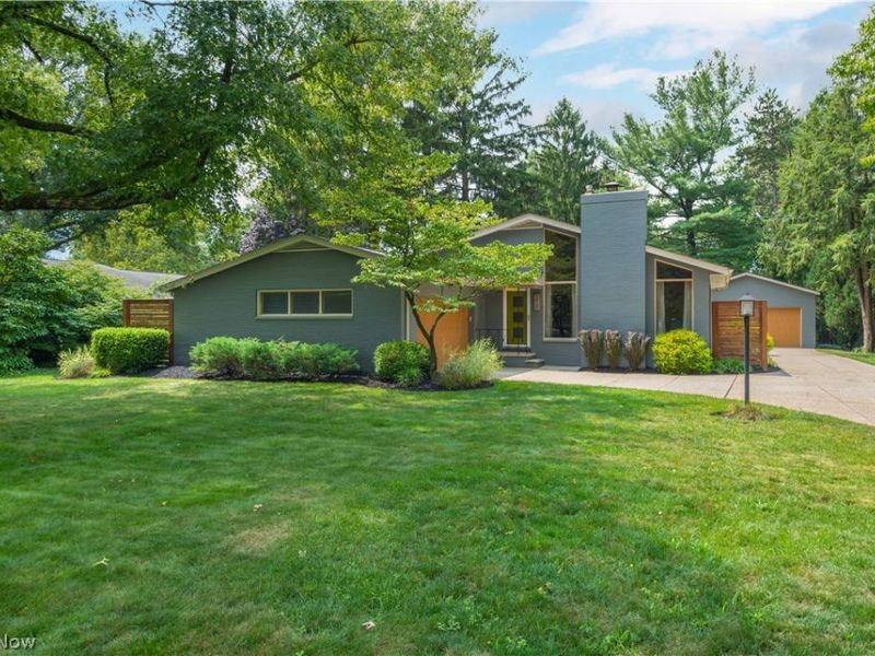 374 Bradley Road, Bay Village, OH 44140 Photo 2