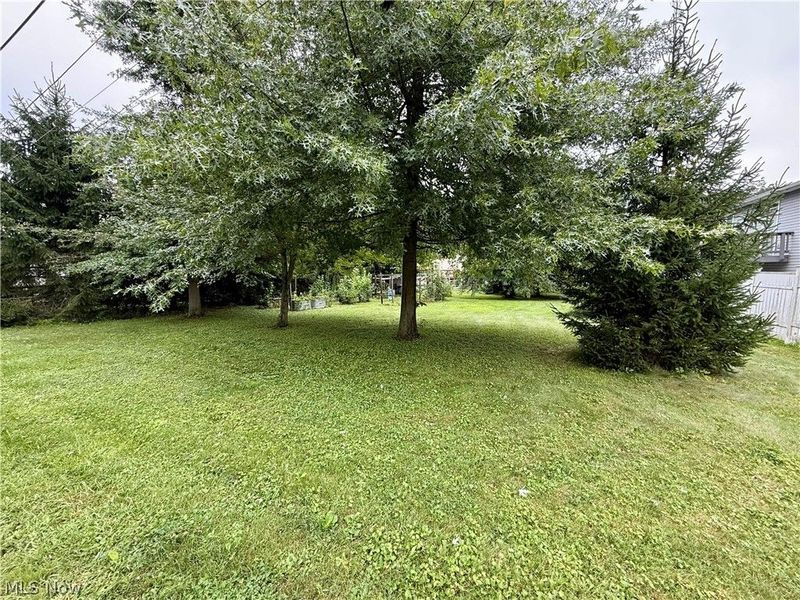 6057 Glen Dr SW, Sherrodsville, OH 44675 Photo 2